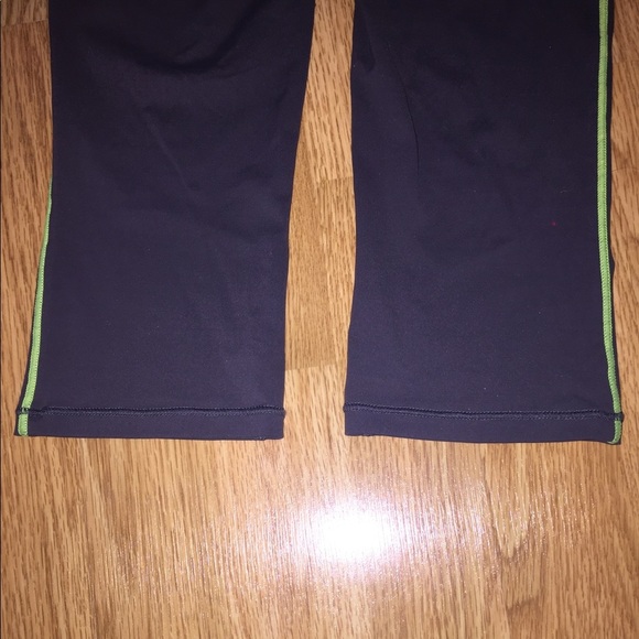 Under Armor cropped athletic pants green and gray size small - Picture 4 of 5